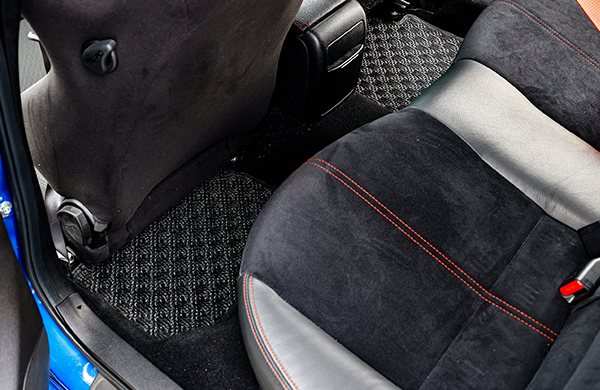 カロ/KARO フロアマット FLAXY 品番：808 カラー：ブリリアントグレー他 ニッサン ステージア WGNC,WGC34 リアゲートのみ 1996年09月〜2001年10月 FLAXY（フラクシー） | 商品情報 | KARO | オーダーメイド カーマット