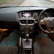 KARO装着事例 FLAXY VOLVO Ｖ40