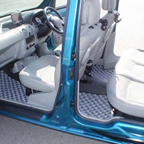 KARO装着事例 FLAXY RENAULT 　カングー