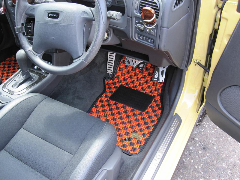 VOLVO V40 | VOLVO | 装着例 | KARO | オーダーメイド カーマット