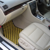 KARO装着事例 SISAL AUDI　Ａ４アバント