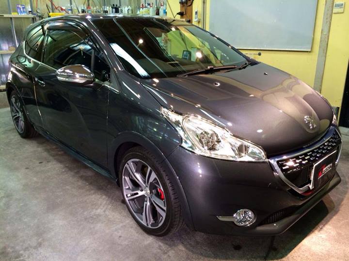 PEUGEOT 208 | PEUGEOT | 装着例 | KARO | オーダーメイド