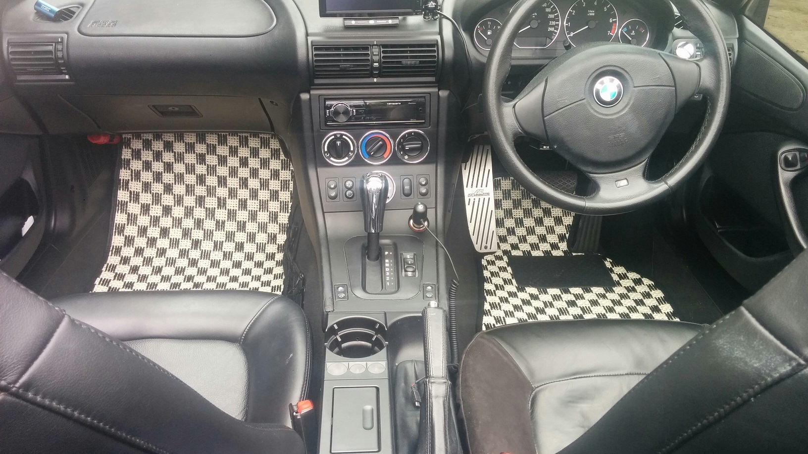BMW Z3   BMW   装着例   KARO   オーダーメイド カーマットフロア